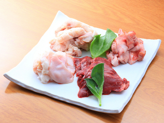 秋田由利牛ホルモン　鶴亀